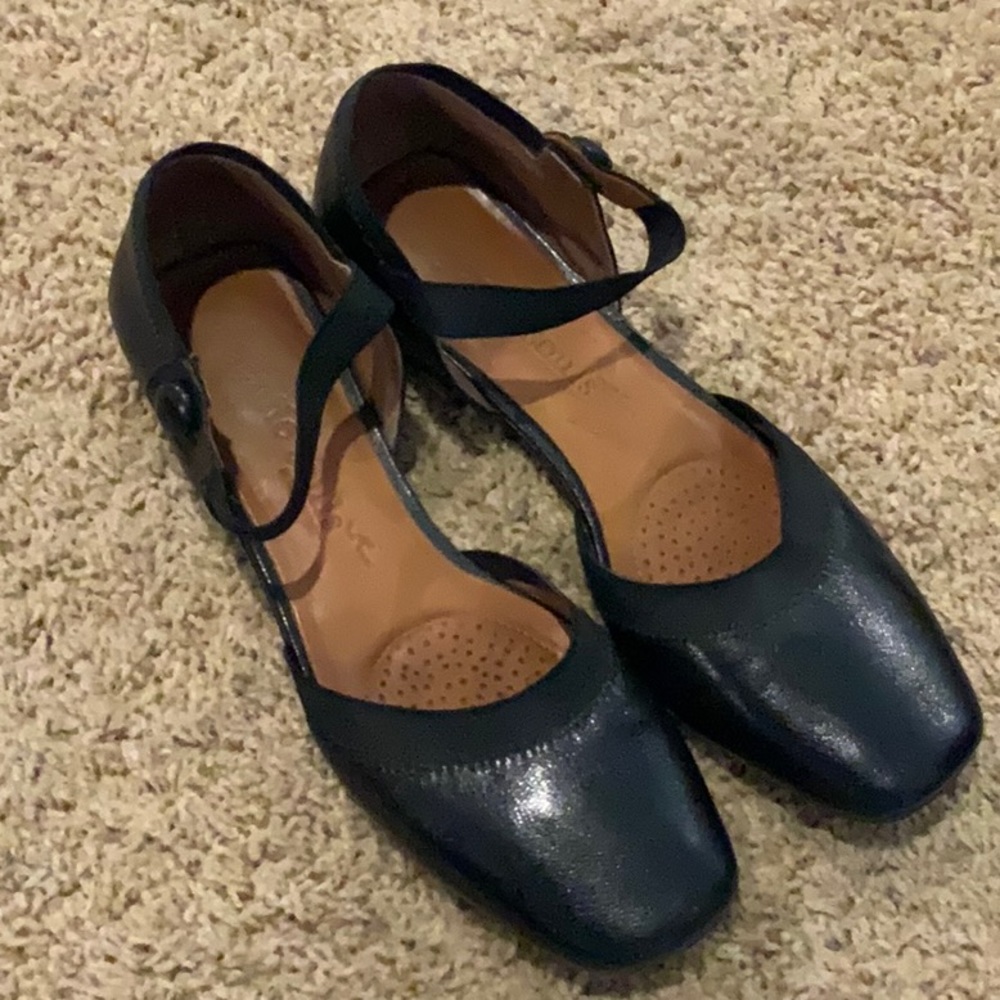 Gentle Souls black Mary Janes size 7